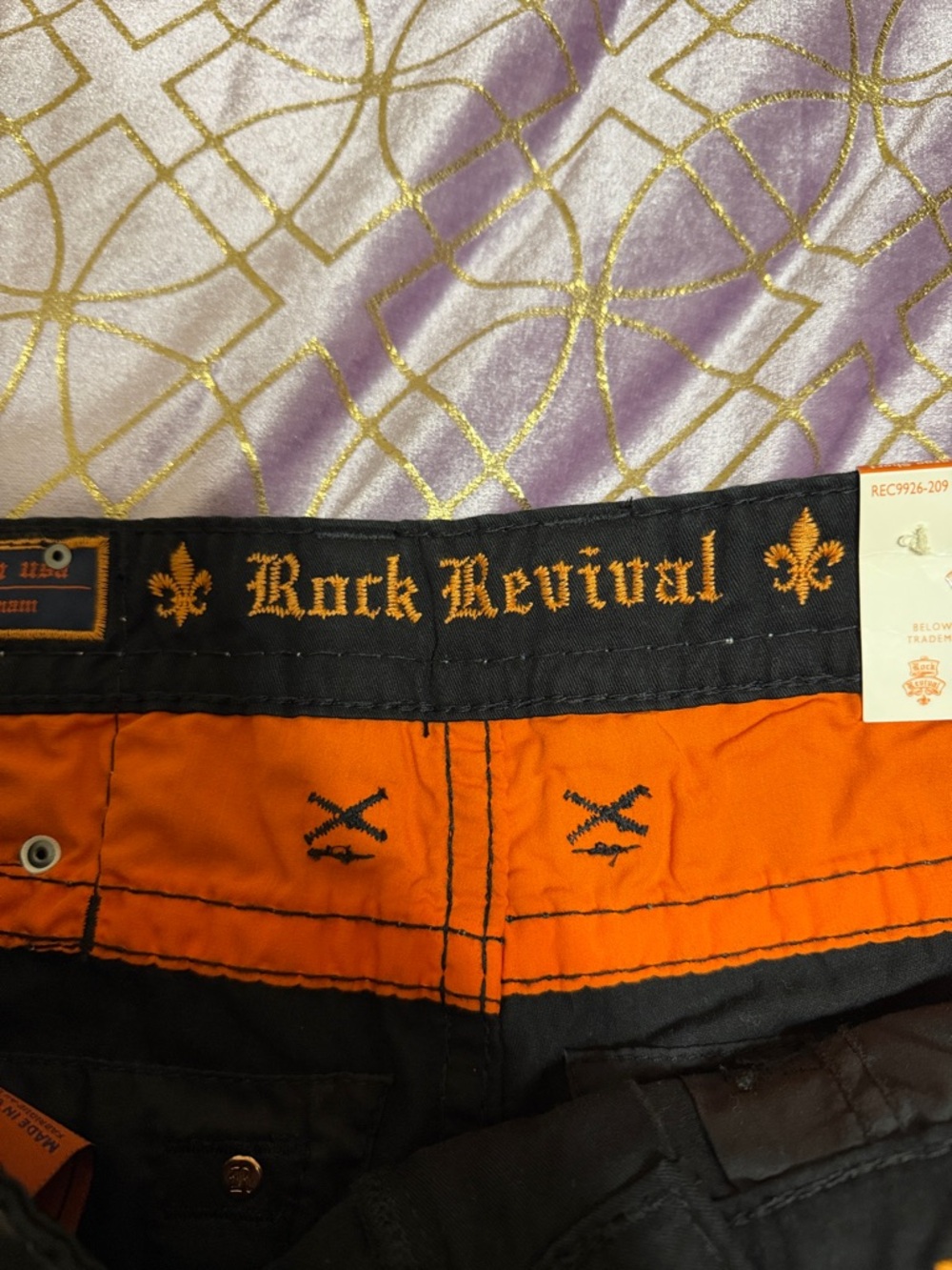 ๐ฅ NWT Rock Revival Black Men's Cargo Shorts with Contrast Stitching - Picture 10 of 13